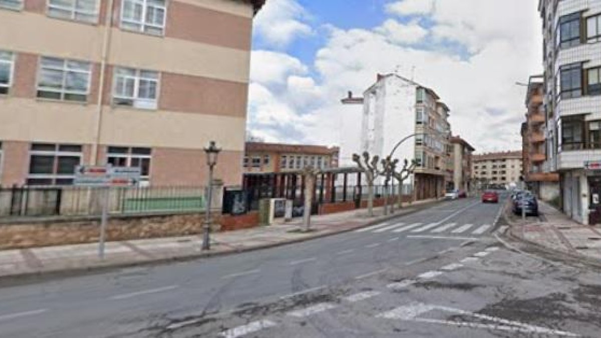 El accidente se produjo en el número 1 de la avenida de los Reyes Católicos de Briviesca.