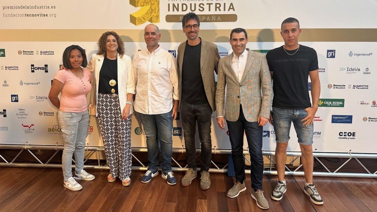 Parte del equipo de Norteña en la entrega de los Premios de la Industria de España