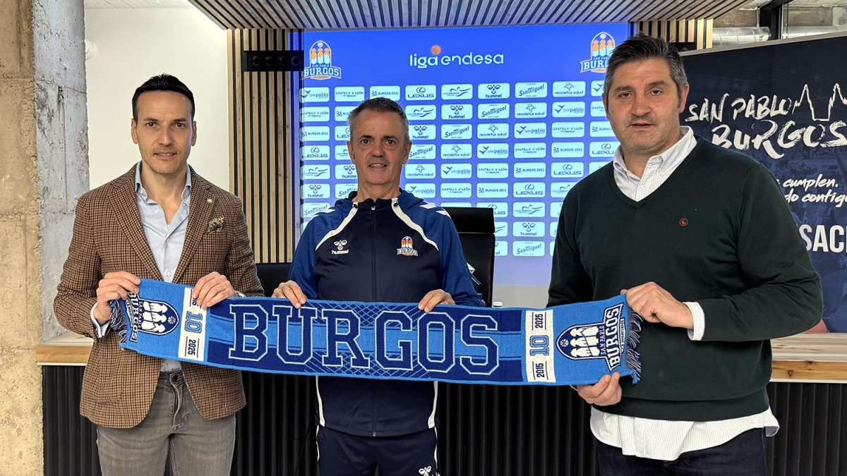 Imagen de la presentación del nuevo entrenador del Recoletas Salud San Pablo Burgos.