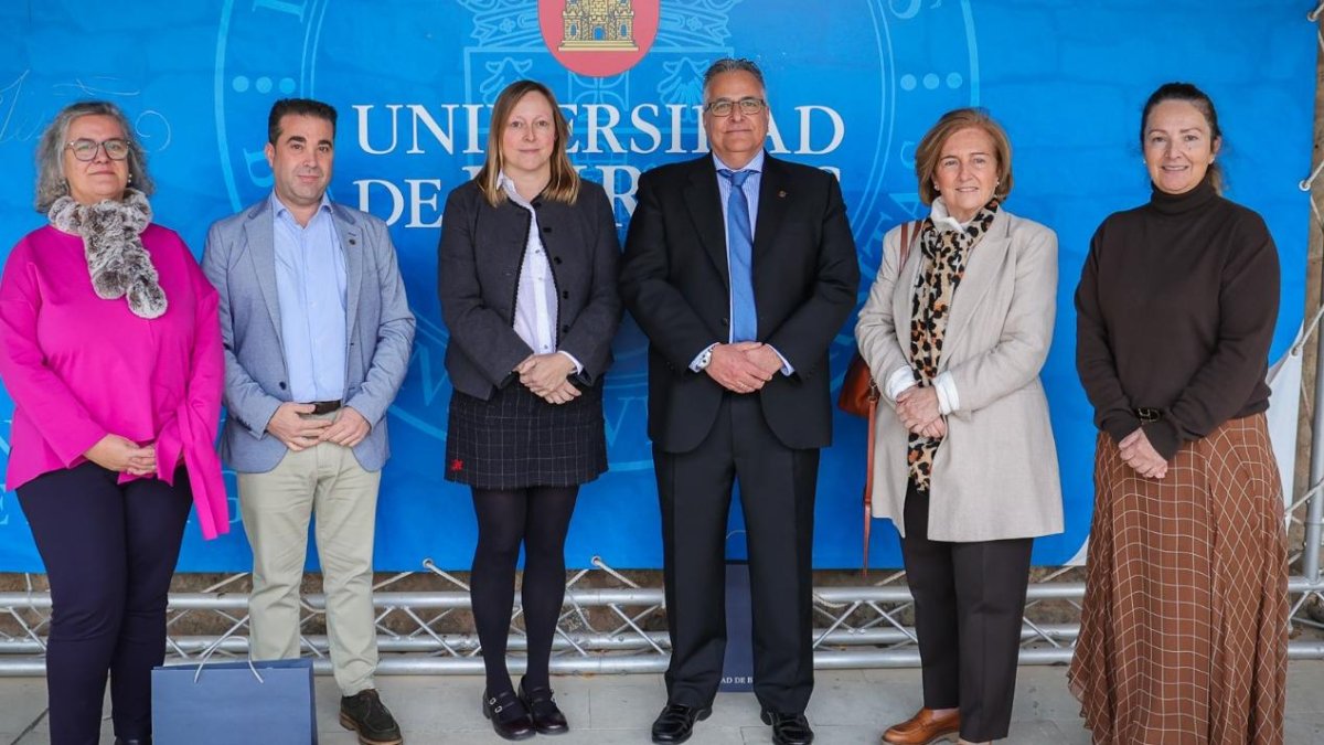 De izquierda a derecha, Ángela Pereda, Alberto Sanz, Verónica Calderón, Quintín Correas, Cristina Borreguero y Asunción Retortillo.