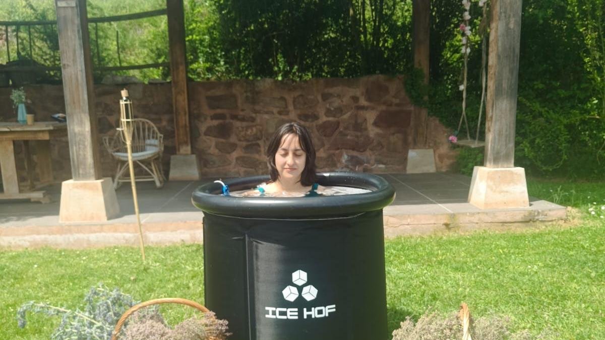 El método Wim Hof de exposición al frío se practica en bañeras llenas con 50 kilos de hielo.