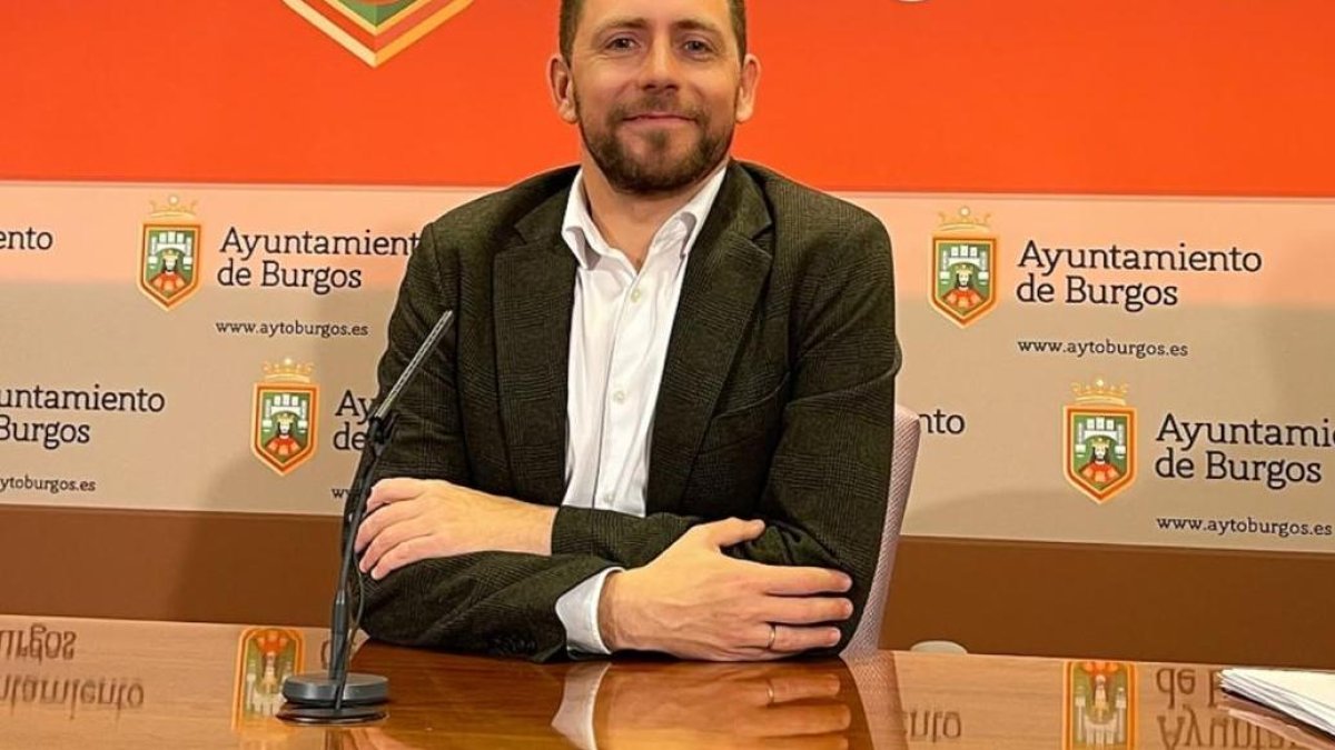 El portavoz municipal del PSOE, Josué Temiño, haciendo balance del año 2025.