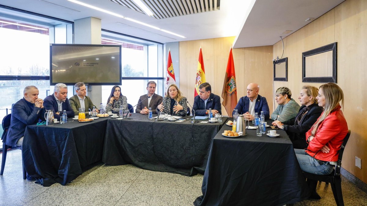 El equipo de Gobierno del Partido Popular al completo, durante la presentación del balance de 2025.