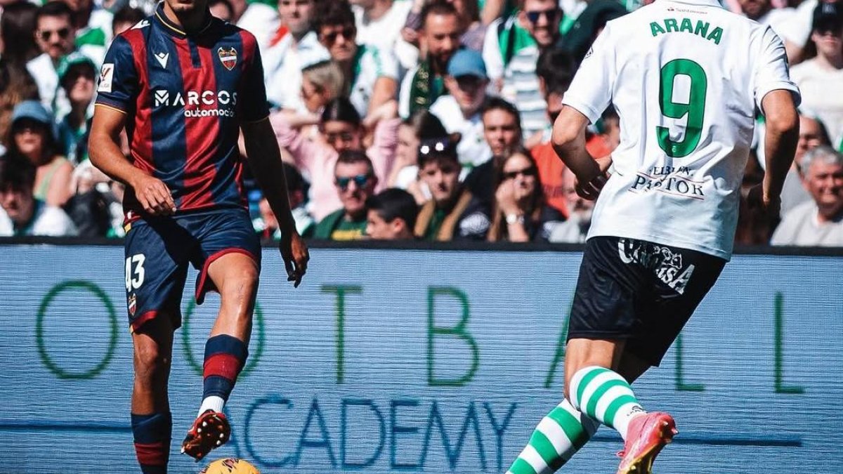Imagen de Jorge Cabello durante un partido con el Levante.
