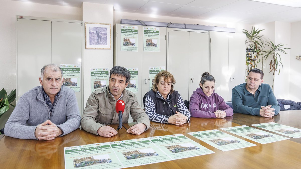 Gabriel Delgado (UPA), Esteban Martínez (Asaja), Susana (Pardo), Rosa Arce y Jesús Pérez (AGU).