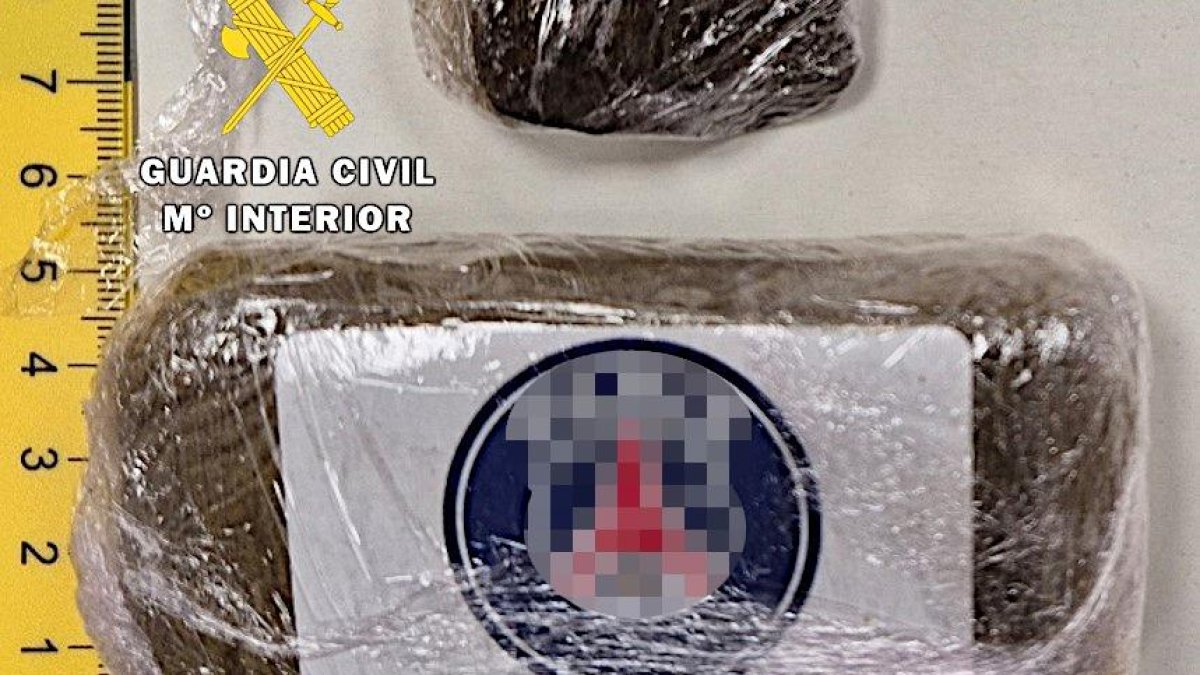 Hachís decomisado por la Guardia Civil en un control en Miranda.