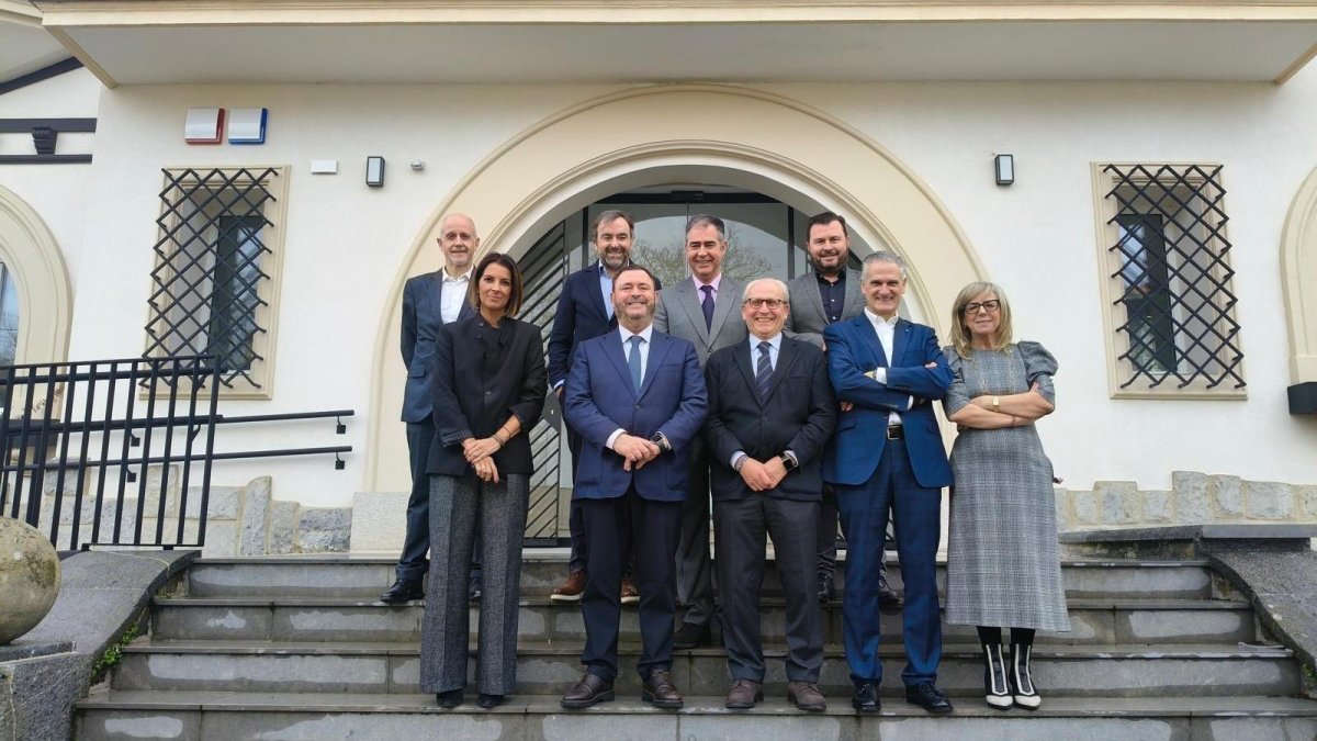 La reunión entre las dos patronales se celebró en Vitoria, en la sede de SEA Empresas Alavesas.