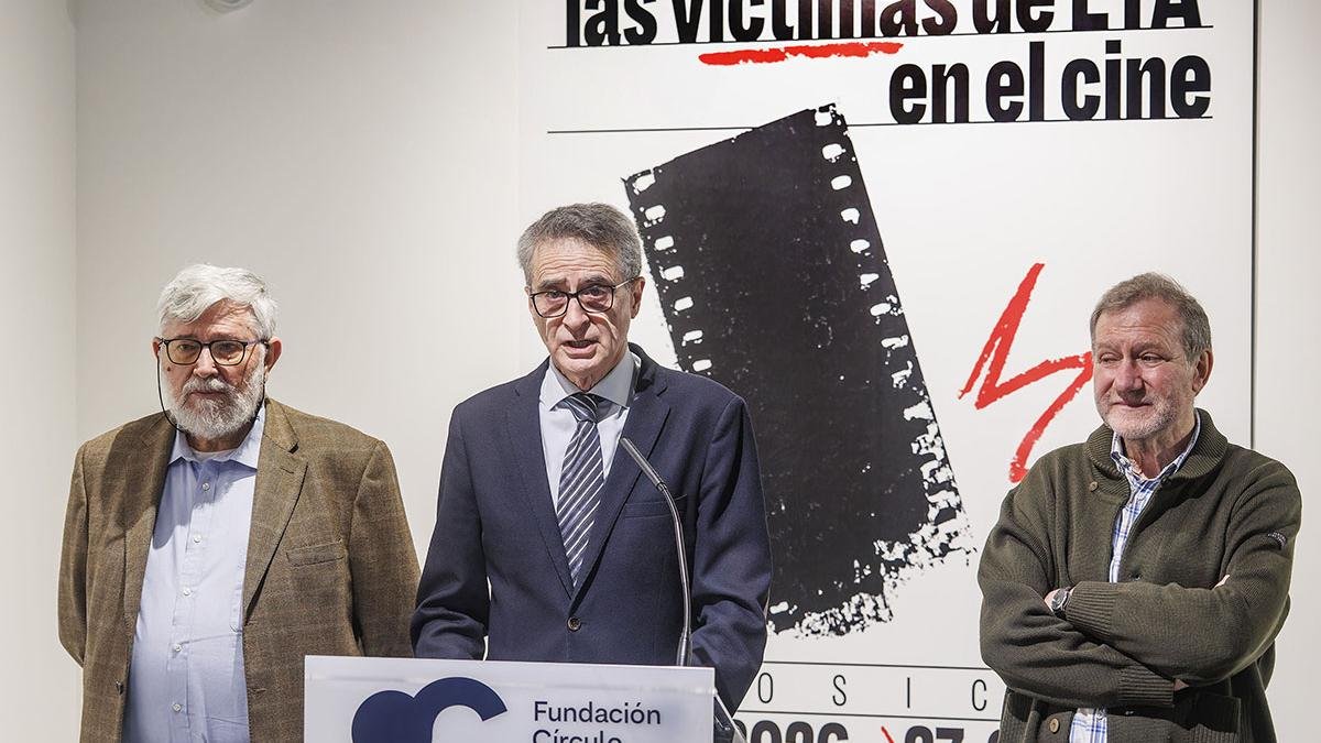 De i. a. d: Florencio Domínguez, Emilio de Domingo y Santiago de Pablo, en la inauguración de la muestra