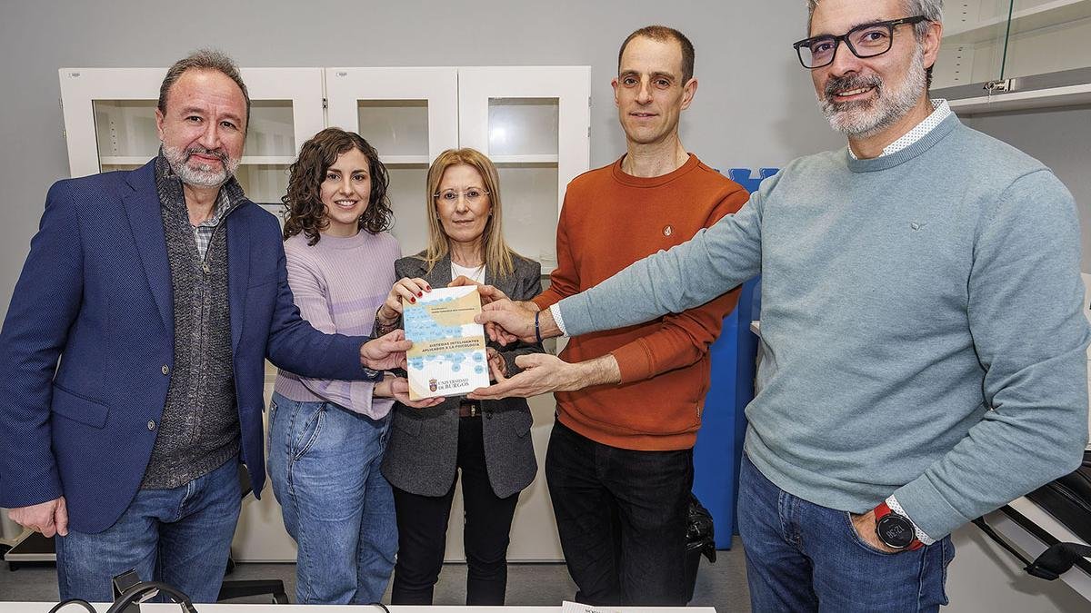 Imagen de los miembros del equipo de la Universidad de Burgos que ha elaborado el manual.