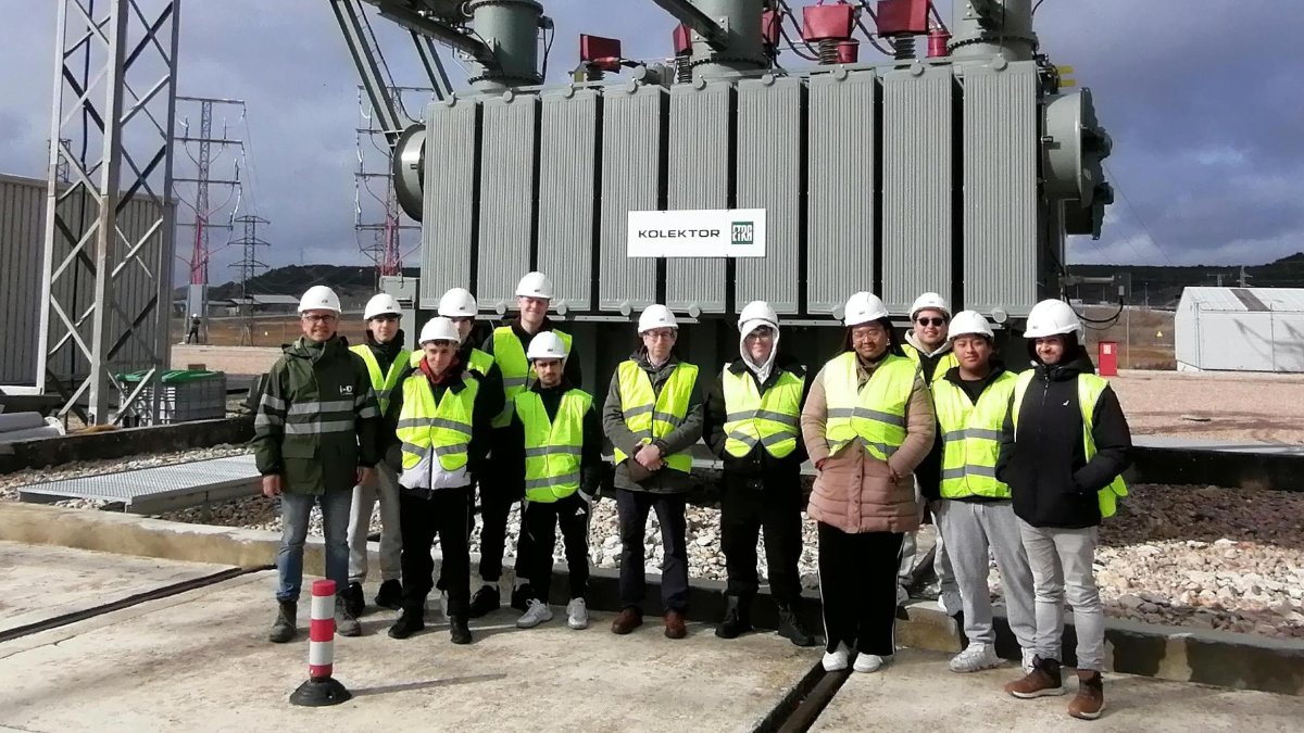 i-DE abre la subestación de Villímar a alumnos de Salesianos Padre Aramburu en Burgos.