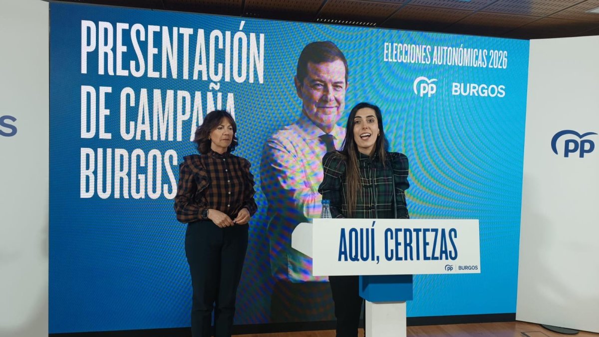 Marta Arroyo y Andrea Ballesteros, en la sede del PP de Burgos.
