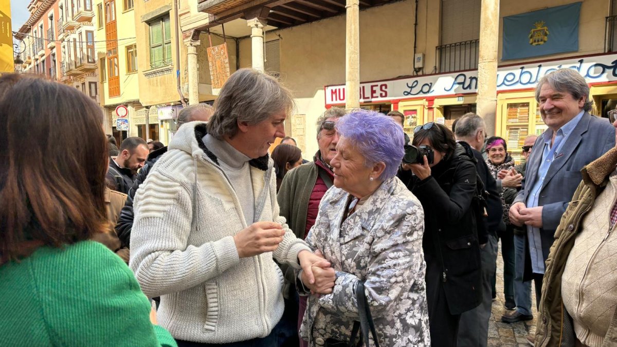 Carlos Martínez en su visita a Aranda