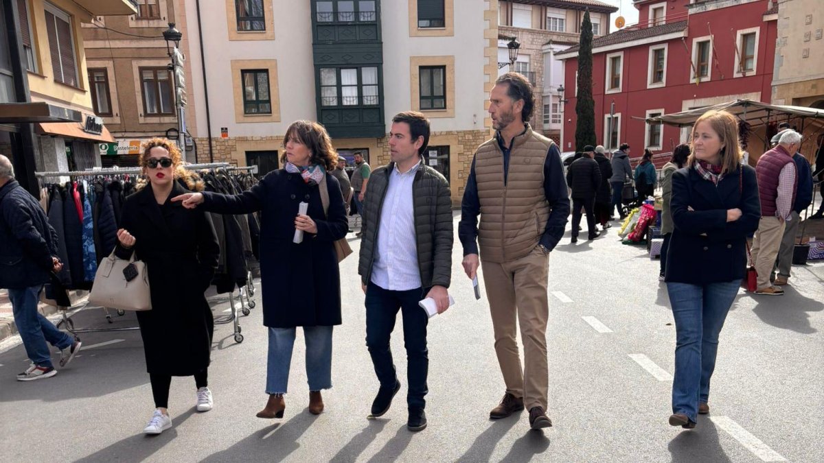 La candidata del PP visitó las Merindades.