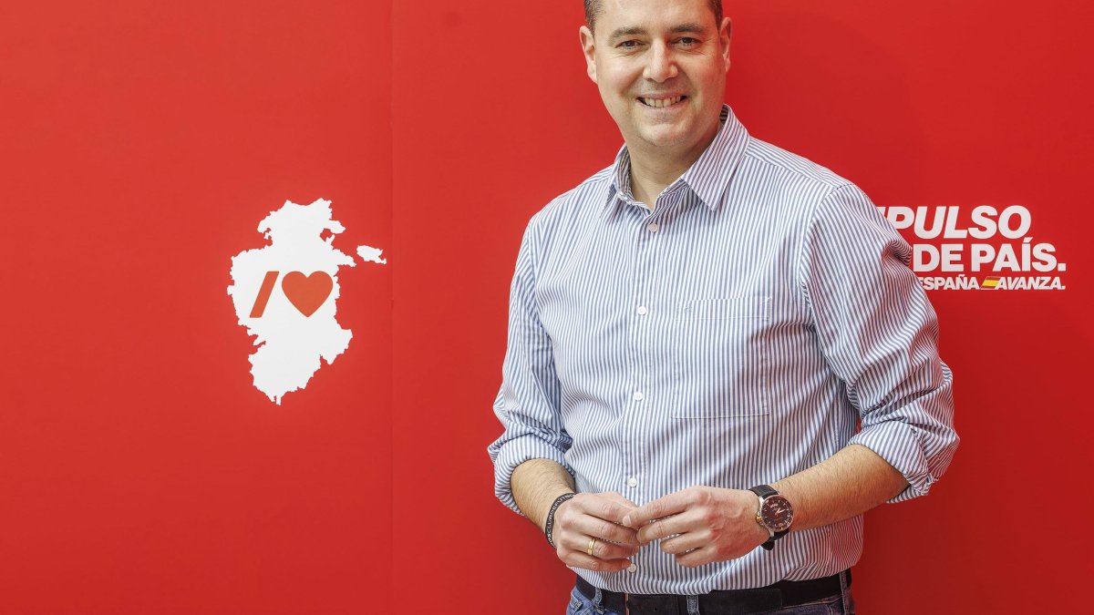 Daniel de la Rosa, en la sede del PSOE de Burgos.