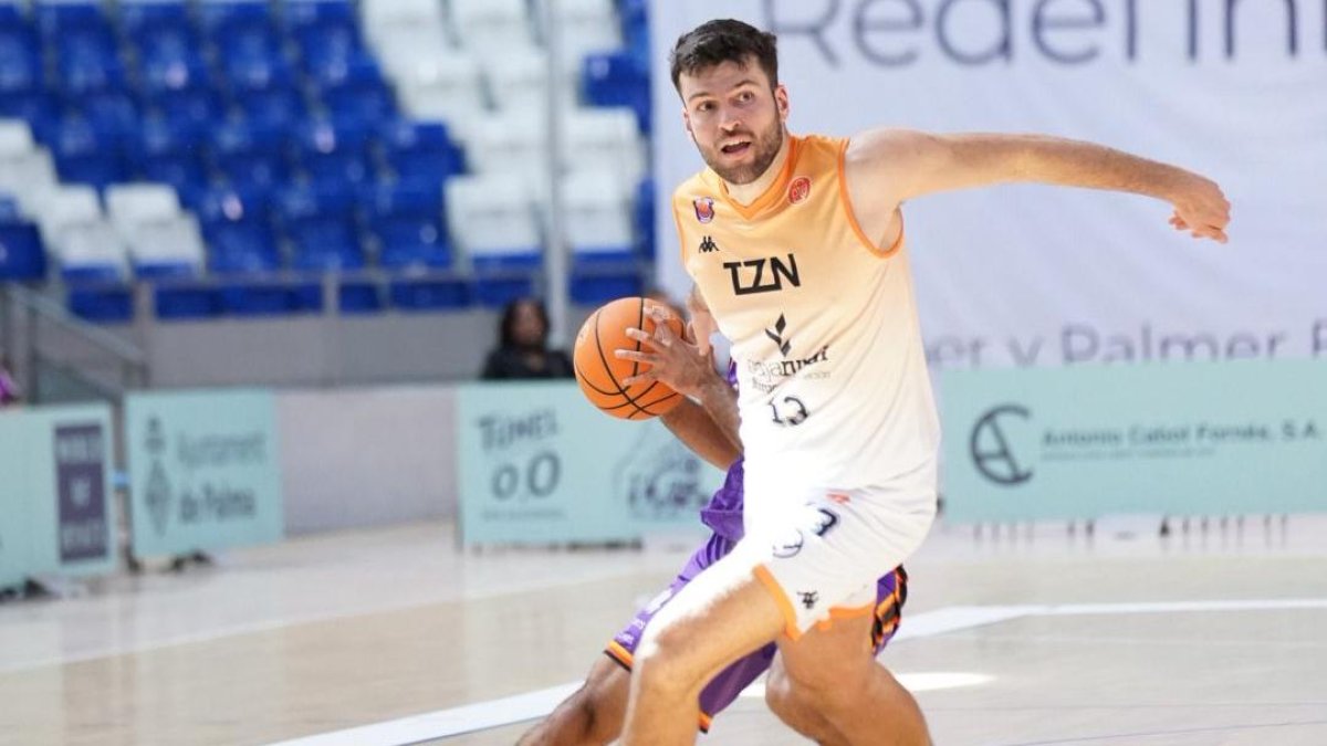 Ramón Vilà, durante el partido.