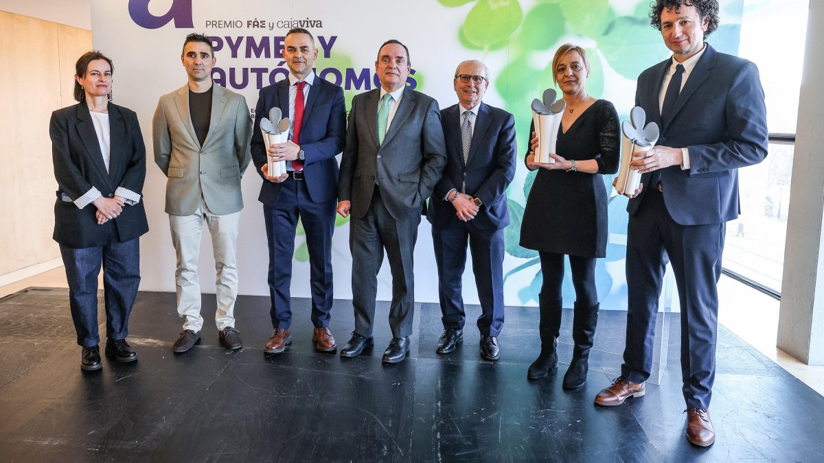 Entrega de los Premios FAE y Cajaviva para Pymes y Autónomos 2026.
