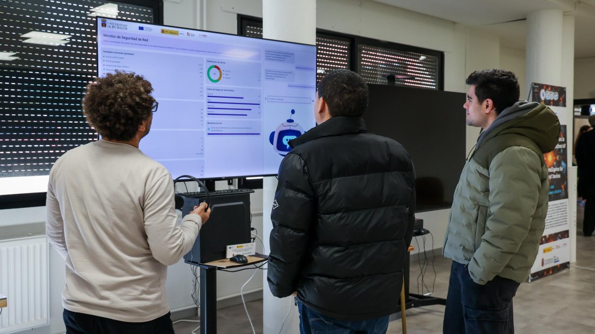 Demostradores de IA en el laboratorio del campus del Vena.