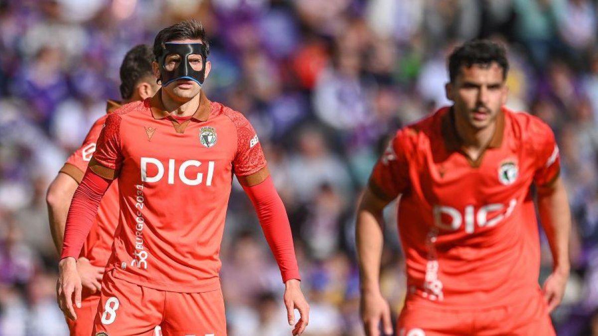 El despeje de Grego Sierra en el descuento salvó la victoria del Burgos en Zorrilla.
