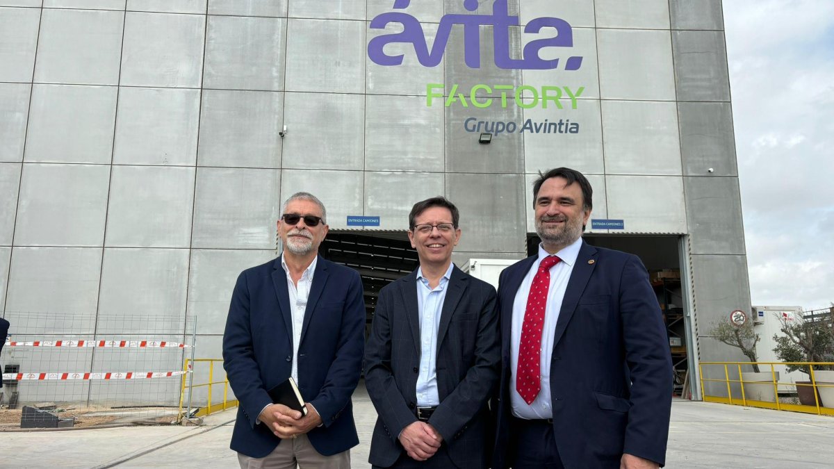 Sergio Retamero, director general de Avintia Industrial; César Franco, presidente del Consejo de Ingenieros Industriales y Sergio Simón García, decano del Colegio de Burgos y Palencia