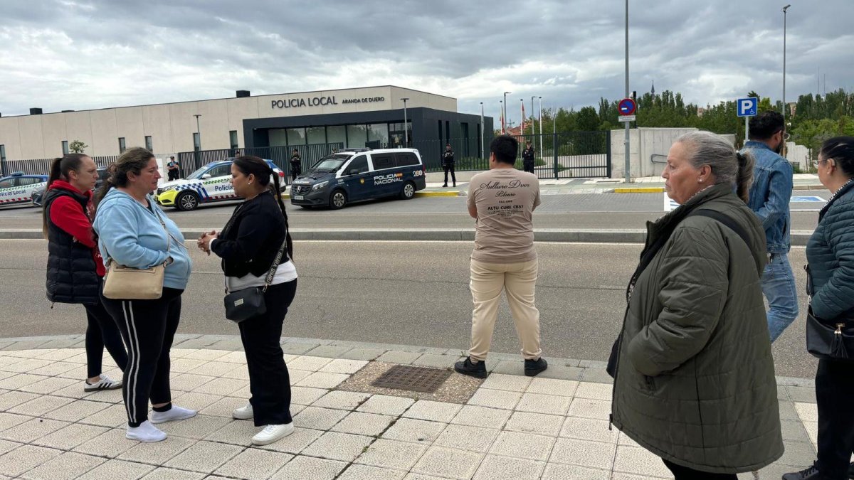 La familia exige el traslado del agente implicado