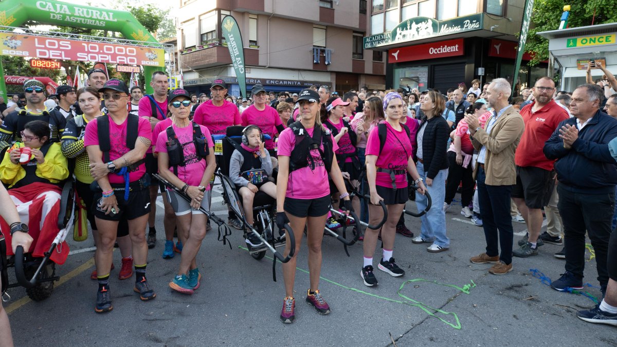 Salida en la mañana de este sábado de Los 10.000 del Soplao, que se tiñeron de luto por el fallecimiento de un participante burgalés.