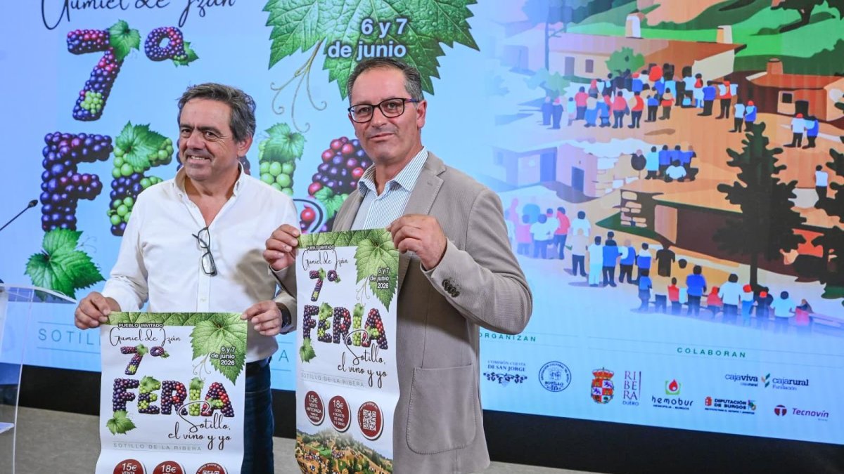 Javier Esgueva con Javier Arroyo durante la presentación