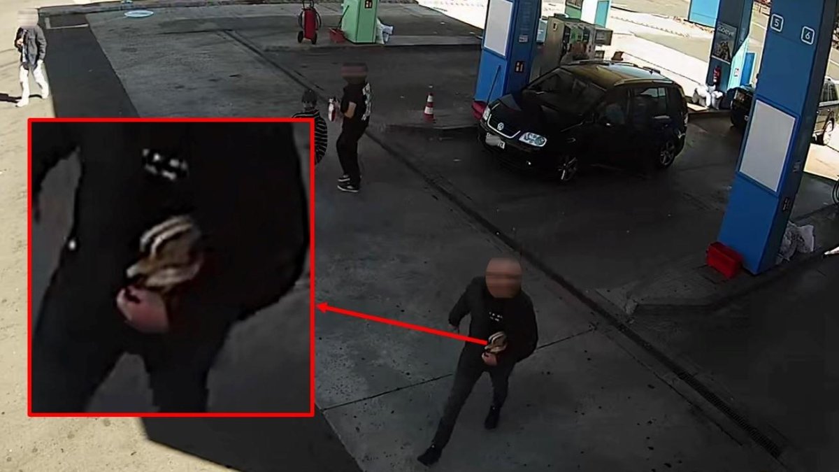 Captura de una cámara de vigilancia del ladrón en un área de servicio.
