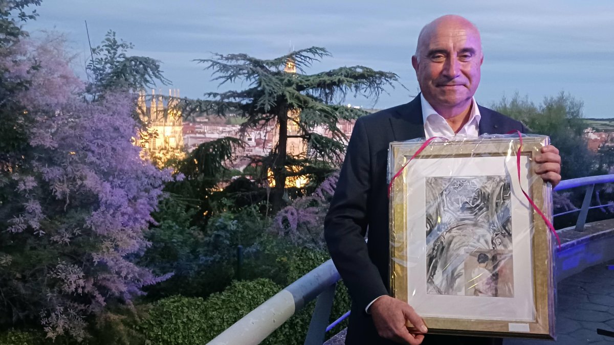 Ignacio Martínez gana el premio de los aparejadores burgaleses.