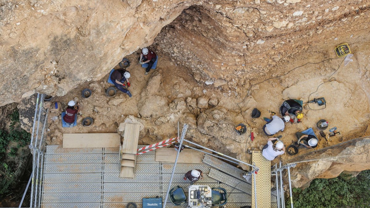 Trabajos de excavación en los niveles más bajos de Gran Dolina.