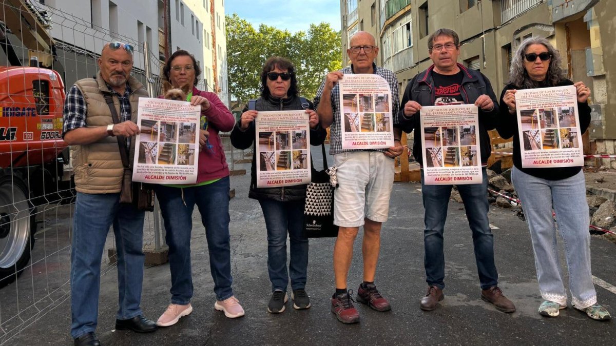 Los vecinos piden la dimisión del alcalde