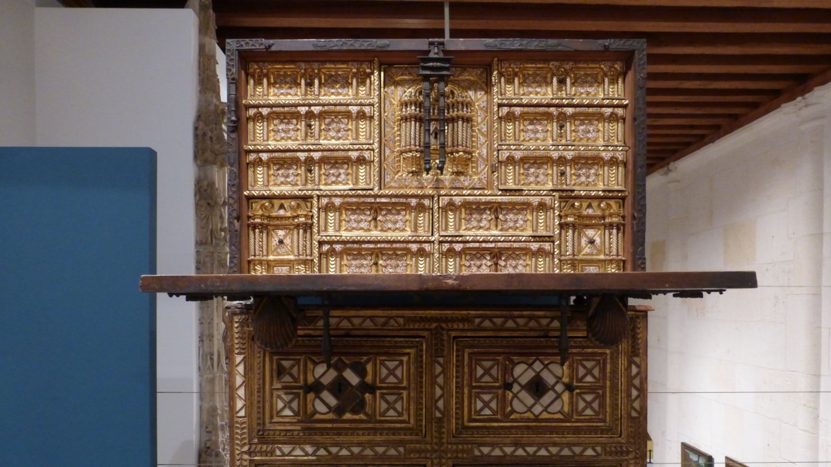 Un escritorio del siglo XVII, pieza seleccionada en abril por el Museo de Burgos. ECB