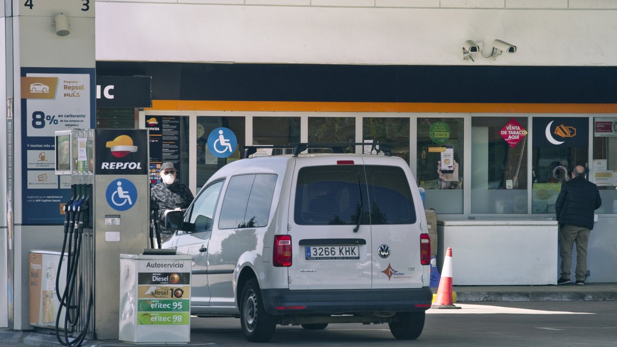 Imagen de una gasolinera de la capital. ISRAEL L. MURILLO