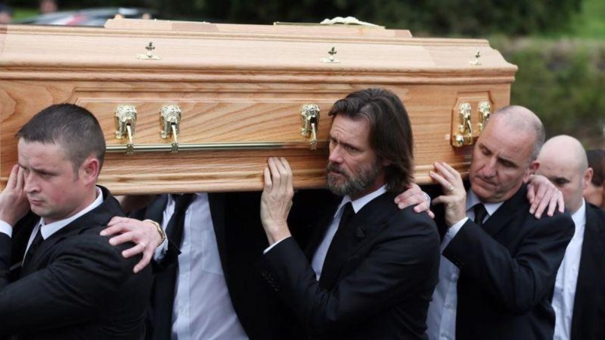 Jim Carrey, en el funeral de su exnovia Cathriona White, en septiembre del 2015.-AP / NIALL CARSON