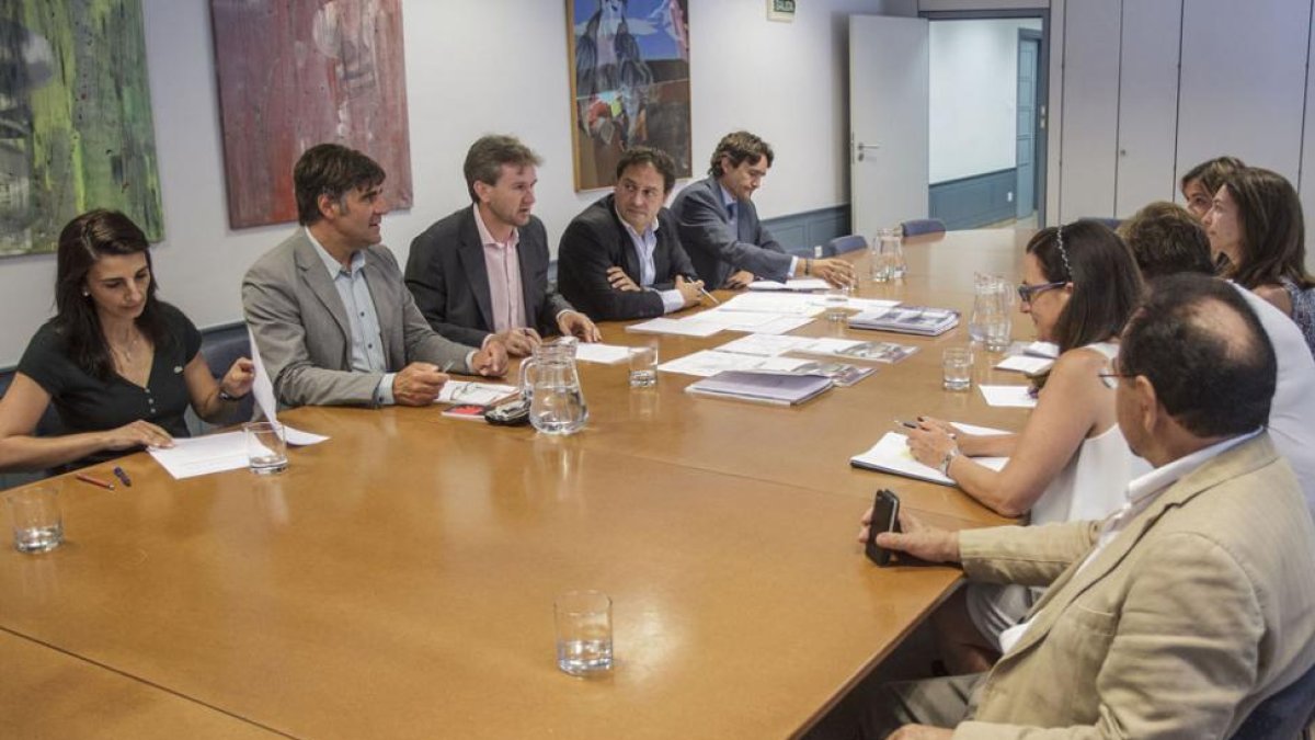 Imagen de una de las últimas reuniones de la Fundación Proyecta en el Teatro Principal.-RAÚL G. OCHOA