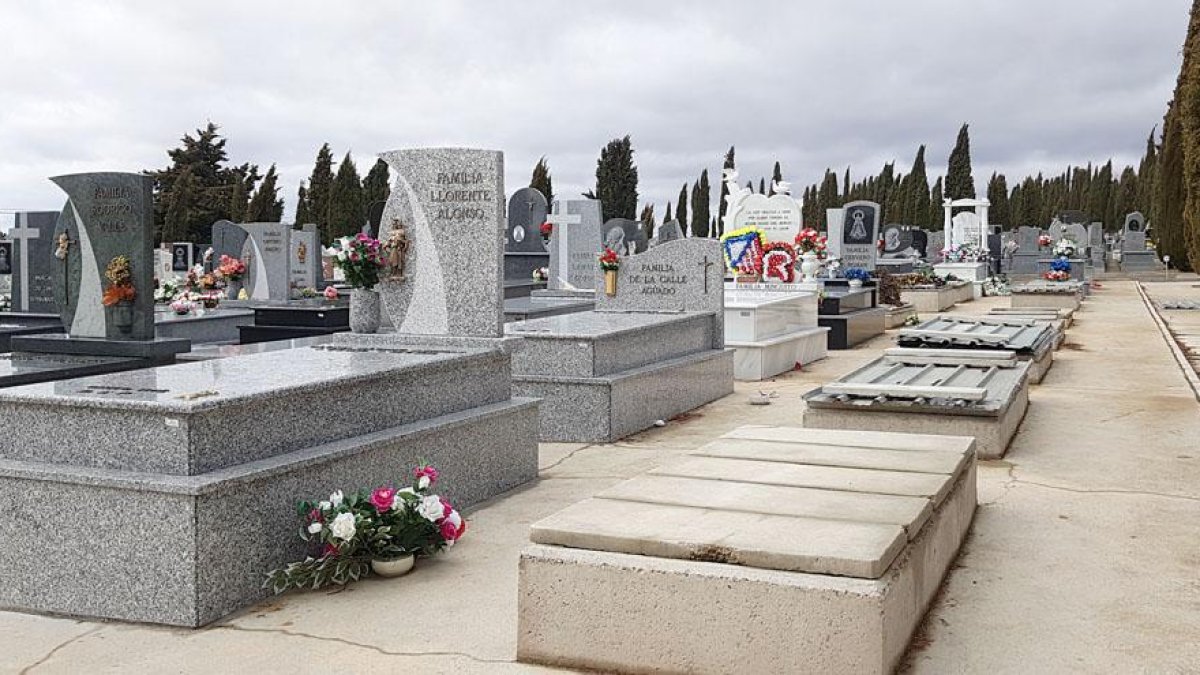 El cementerio de San Pedro Regalado fue inaugurado el 20 de mayo de 1973.-L. V.