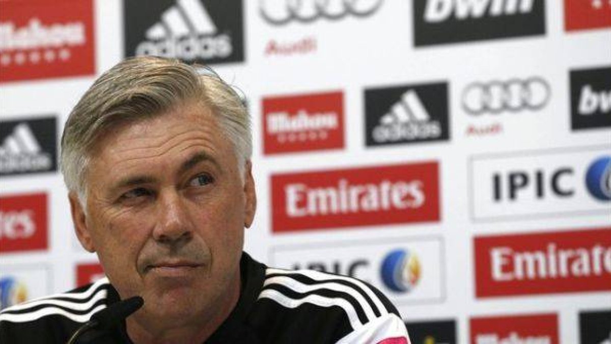 Carlo Ancelotti, en la sala de prensa de Valdebebas.-Foto: EFE / KIKO HUESCA
