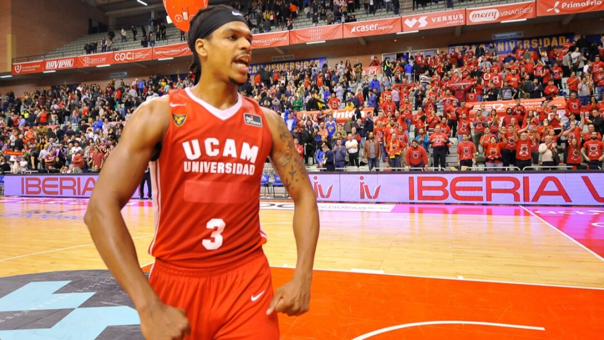 Eddie celebra una victoria con el UCAM Murcia. ACB PHOTO / J. BERNAL