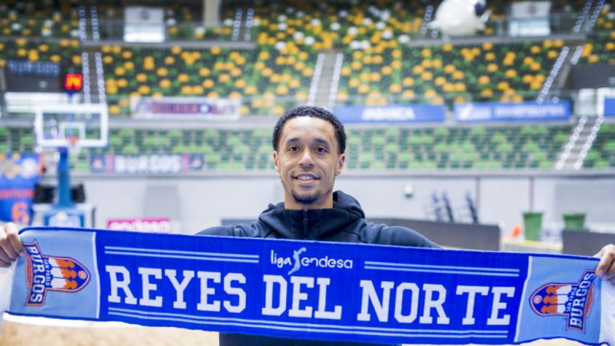 John Jenkins realizó una visita a sus nuevos compañeros nada más llegar a Burgos y luego practicó tiro en el Coliseum-Israel L. Murillo