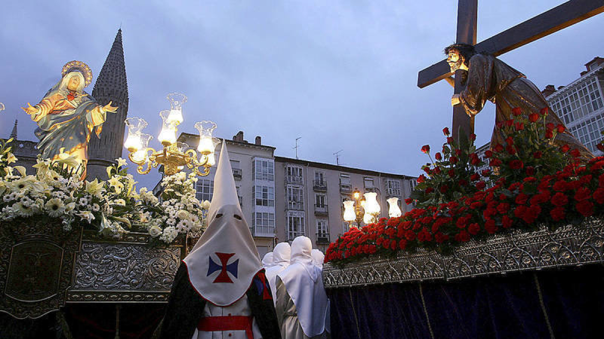 Nuestra Señora de los Dolores al encuentro de Jesús con la Cruz a Cuestas en la Semana Santa de hace cuatro años. SANTI OTERO