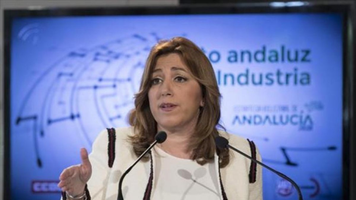 Susana Díaz, presidenta de la Junta de Andalucía, en un acto con agentes sociales, ayer en Sevilla.-JULIO MUÑOZ