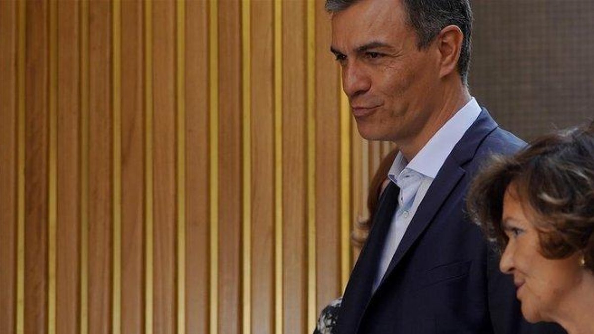 Pedro Sanchez y Carmen Calvo se reúne con Colectivos de Diversidad este miércoles en Madrid.-JOSÉ LUIS ROCA