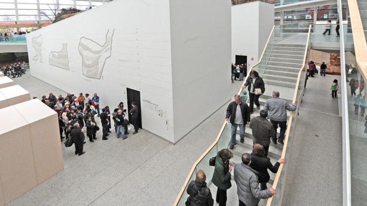 Vista general de público durante una visita al MEH.-RAÚL G. OCHOA