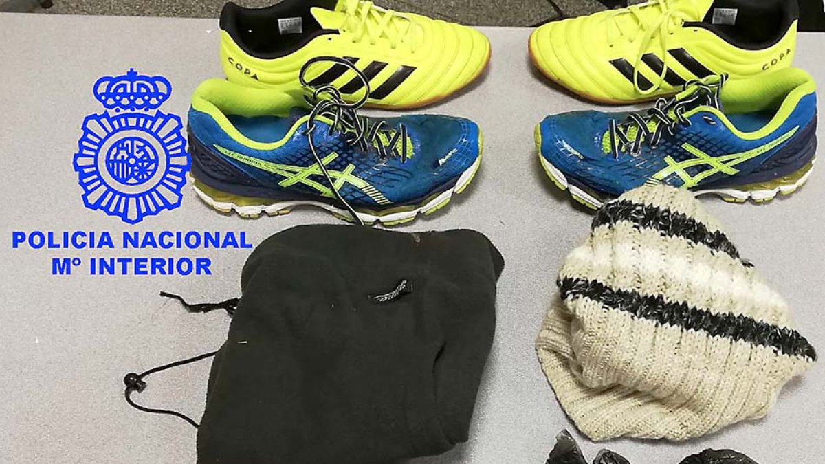 Material incautado al detenido. ECB