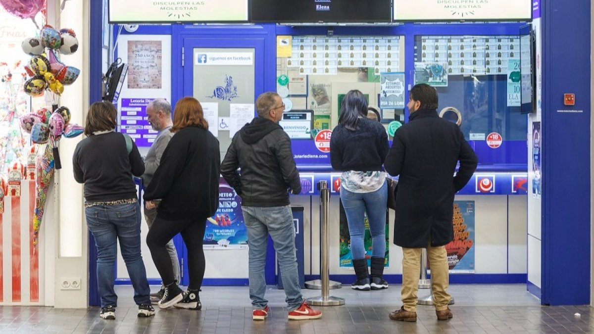 Las administraciones de Lotería de Burgos no han repartido grandes premios, pero sí muchas pedreas. SANTI OTERO