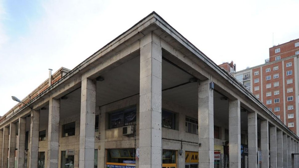 Imagen del exterior del Mercado Norte, en plaza España.-ISRAEL L. MURILLO