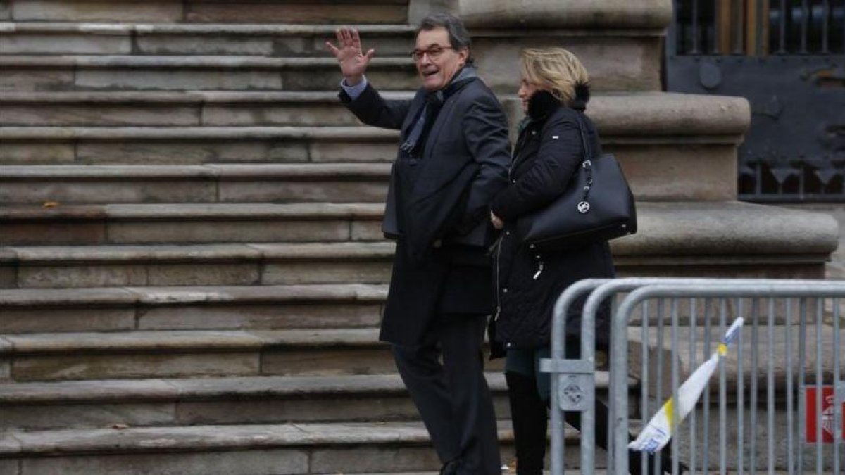 Artur Mas, a las puertas del Tribunal Superior de Justícia de Cataluña, el pasado 8 de febrero.-ALBERT BERTRAN