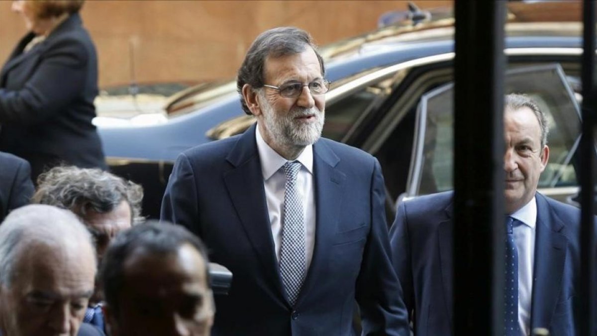 Mariano Rajoy, a su llegada al acto, celebrado en el Casino de Madrid.-EFE / PACO CAMPOS