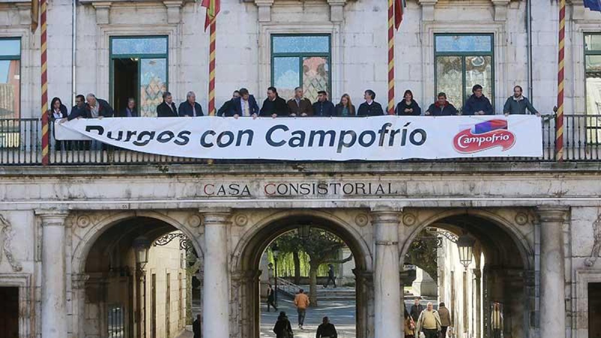 Dos años después se desplegó la misma pancarta.-RAÚL G. OCHOA