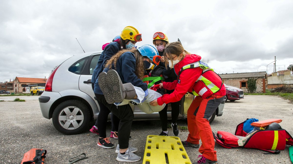 Simulacro de accidente de múltiples víctimas en la Facultad de Ciencias de la Salud.TOMÁS ALONSO