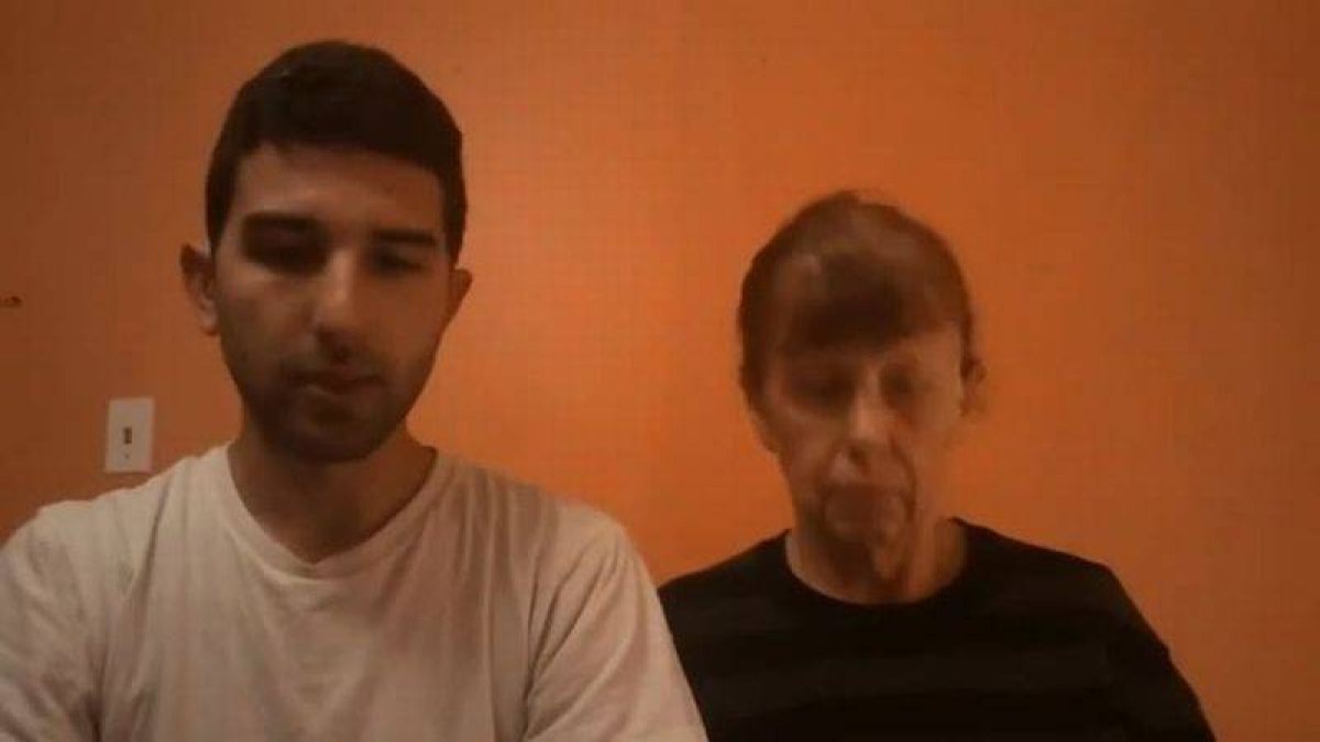 El hermano y la madre de Luke Somers piden clemencia en un vídeo.-Foto: YOUTUBE